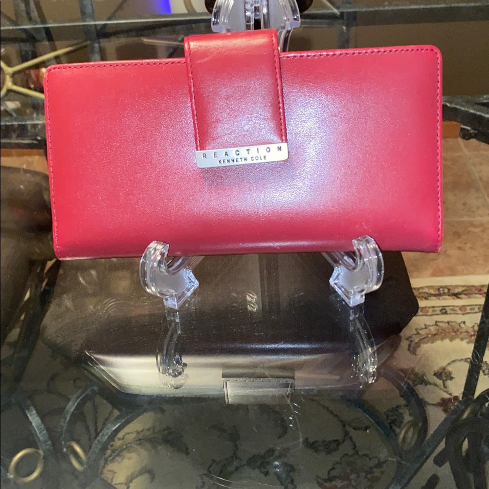 Kenneth Cole Reaction Crimson Women's Wallet❤️